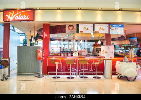 BANGKOK, THAILAND - ca. Juni 2015: Innenraum geschossen von Suvarnabhumi Airport. Stockfoto