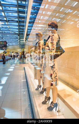 BANGKOK, THAILAND - ca. Juni 2015: Innenraum geschossen von Suvarnabhumi Airport. Stockfoto