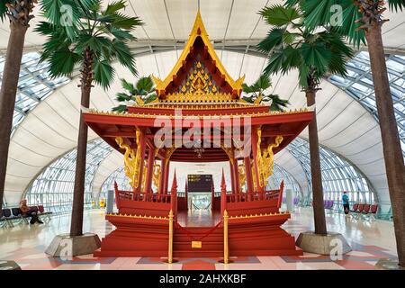 BANGKOK, THAILAND - ca. Juni 2015: Innenraum geschossen von Suvarnabhumi Airport. Stockfoto