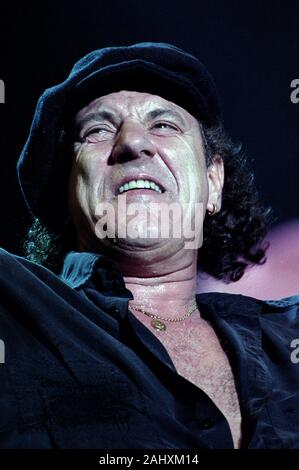 Turin Italien 04/07/2001: Brian Johnson Sänger der australischen Hard Rock Band ACDC während des Live-Konzerts im Delle Alpi Stadium Stockfoto