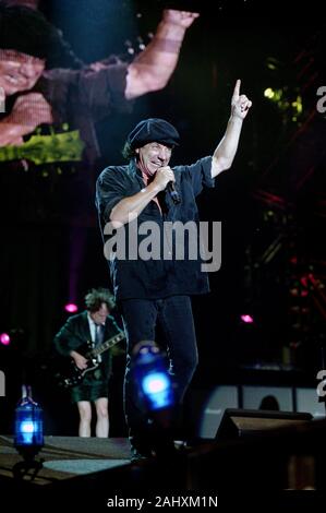 Turin Italien 04/07/2001: Brian Johnson Sänger der australischen Hard Rock Band ACDC während des Live-Konzerts im Delle Alpi Stadium Stockfoto