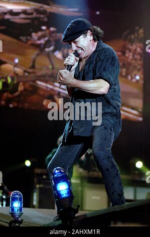 Turin Italien 04/07/2001: Brian Johnson Sänger der australischen Hard Rock Band ACDC während des Live-Konzerts im Delle Alpi Stadium Stockfoto