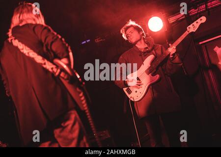 Kopenhagen, Dänemark. 10., November 2018. Der amerikanische Sänger und Songwriter Snail Mail führt ein Live Konzert in Stengade in Kopenhagen. (Foto: Gonzales Foto - Mathias Kristensen). Stockfoto