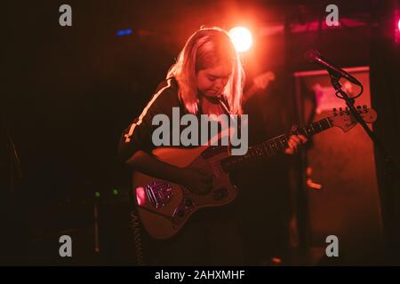 Kopenhagen, Dänemark. 10., November 2018. Der amerikanische Sänger und Songwriter Snail Mail führt ein Live Konzert in Stengade in Kopenhagen. (Foto: Gonzales Foto - Mathias Kristensen). Stockfoto