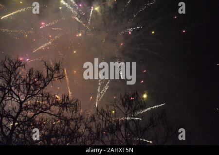 2020 Feuerwerk in Lukavac. Stockfoto