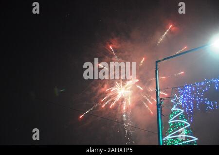 2020 Feuerwerk in Lukavac. Stockfoto