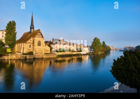 Frankreich, Burgund, Yonne, Sens, Kirche Saint-Maurice auf der Yonne Fluss Stockfoto