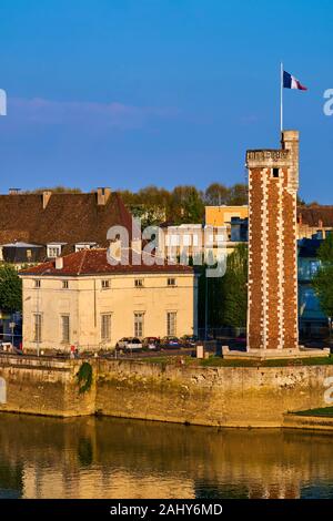 Frankreich, Saône-et-Loire (71), Chalon-sur-Saône, Doyenné Turm auf der Insel Saint-Laurent Stockfoto