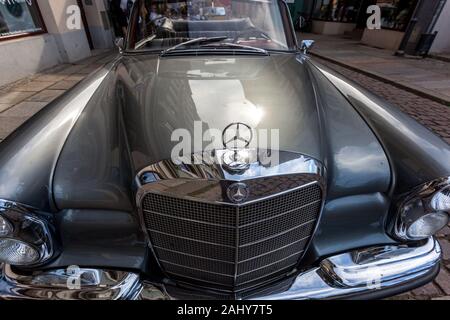 Mercedes Benz 280 SE Oldtimer Auto auf der Straße Deutschland Stockfoto