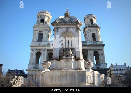 Kirche von Saint Sulpice mit Springbrunnen, Paris, Frankreich Stockfoto