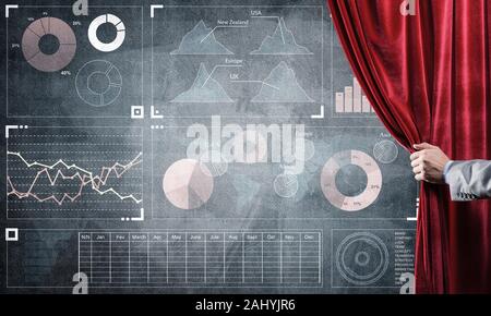 Offnung Roten Vorhang Und Zeichnen Der Graphen Und Diagrammen Dahinter Stockfotografie Alamy