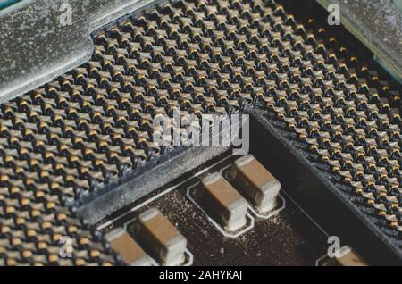 Detaillierte Sicht auf eine leere CPU-Sockel. Makro Foto des Chips und Pins der Buchse der Hauptprozessor des Computers. Upgrade Stockfoto