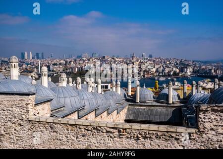 Luftaufnahme auf den Stadtteil Karaköy mit der Galata Turm, Galata Kulesi, von der Süleymaniye Moschee, Süleymaniye Camii gesehen Stockfoto