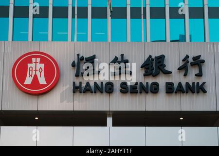 HongKong, China - November, 2019: Das Logo Beschilderung von Hang Seng Bank in Hongkong Stockfoto