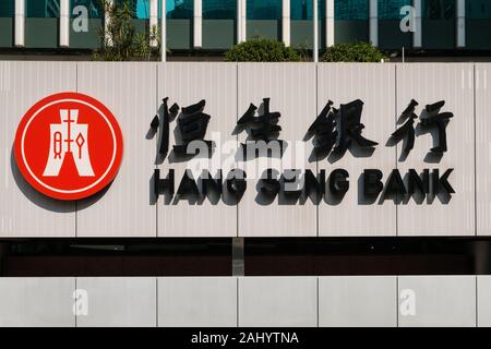 HongKong, China - November, 2019: Das Logo Beschilderung von Hang Seng Bank in Hongkong Stockfoto