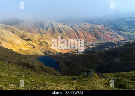 Niedrige Wasser und Coniston Copper Mines Tal gesehen von Coniston Old Man, Lake District, Cumbria, Großbritannien Stockfoto