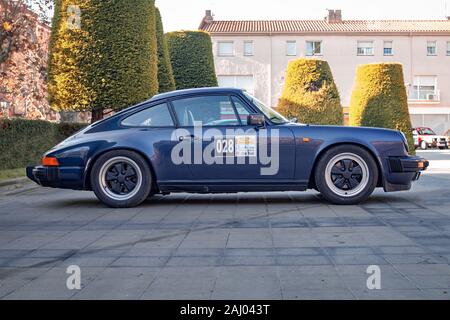 MONTMELO, Spanien - 30 November, 2019 - 1986 Porsche 911 Carrera, Seitenansicht Stockfoto