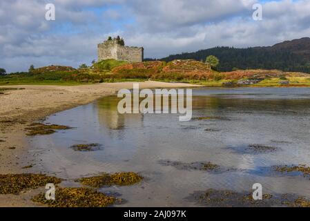 Schloss Tioram im moidart an der Westküste von Schottland Stockfoto