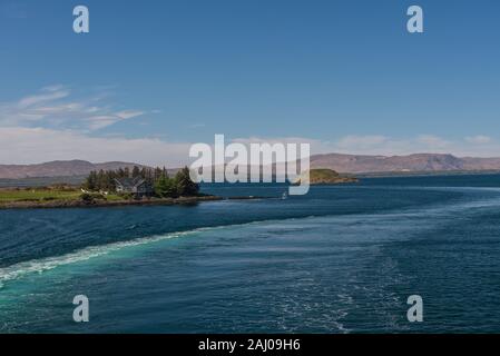 Durch den Klang von Kerrera in Richtung Oban Stockfoto