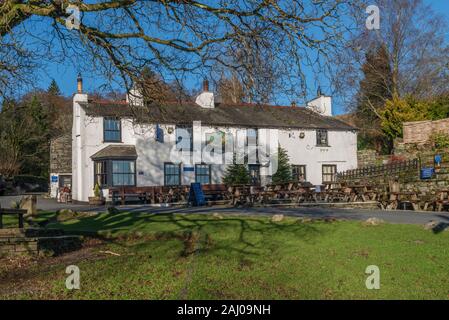 Das Britannia Inn at Elterwater im Lake District Stockfoto