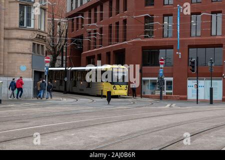 Gelbe Tram an der Manchester England 2019 Stockfoto