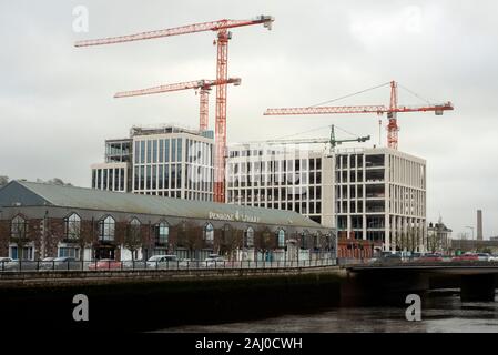 Cork Ireland und die Penrose Dock Entwicklung von JCD Immobilien-Unternehmen und Wilson Architecture in Cork Irland im Bau im Dezember 2019. Stockfoto