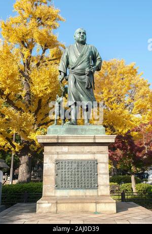 Tokio, JAPAN - 29. November 2017 - Statue von Saigo Takamori und seinem treuen Hund im Ueno Park, Tokio, Japan Stockfoto