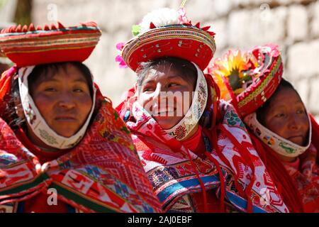 Drei Frauen, die in der Andenregion, Peru Stockfoto