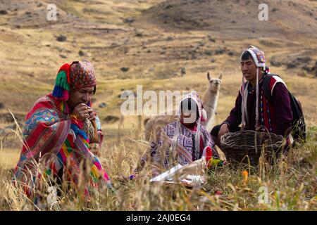 Schamanen in den Anden eine Zeremonie, Peru Stockfoto