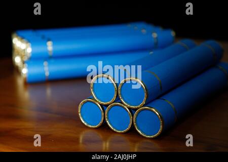 Staffelung, mehrere Diplome in Abschlussfeier gestapelt, Graduation Day, Grad Sortierung Stroh, Diplom, glücklich, Diplom, Zertifikat, commencemen Stockfoto