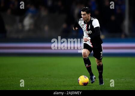 Genua, Italien. 18 Dezember, 2019: Cristiano Ronaldo von Juventus Turin FC in Aktion während der Serie ein Fußballspiel zwischen UC Sampdoria und Juventus Turin. FC Juventus gewann 2-1 über UC Sampdoria. Credit: Nicolò Campo/Alamy leben Nachrichten Stockfoto