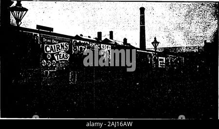 Billboard (Jul-Dec 1898). Ein bauzaun in Bedford Street, Belfast, Irland/und.. Eine Hoarcirg auf donegall Street, Belfast, Irland. Großbritannien. Von dort ging ich zum Hotel Metropol, ohne mehr Glück. Schließlich, nachdem sie sechs oder sieben Ho-tels, fand ich eine, wo die Sekretärin po-me-litely informiert bleiben, onenight konnte ich nur. Die Zimmer waren alle en-von der Zeit gerückt, bis nach Horse Fair, so dass hier an der Gresh - bin ich in meiner ersten Nacht inDublin. Nachdem alles gerade - um ein bisschen ened, am nächsten Morgen Iwent über die ofBce der Irischen BillTasting Co., bei 40 Gre in der Brunswickstreet Stockfoto