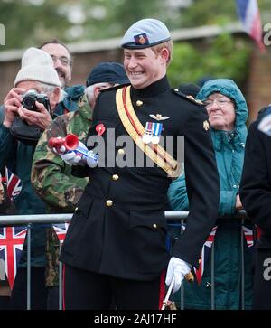 Prinz Harry öffnet offiziell die Wootton Bassett Feld der Erinnerung an Lydiard Park in der Nähe von Swindon. Die Gedenkstätte ist in Wootton Bassett in Anerkennung seiner Rolle bei der Rückführung der in bewaffneten Konflikten ums Leben kamen, wie Sie durch die Stadt gehen. Stockfoto