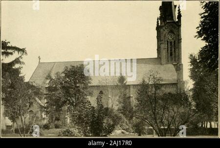 Die keasbey & Mattison Unternehmen, Ambler Penna., bietet der Bauwirtschaft Asbest Schindeln, Schiefer und Ummantelungen: als die billigsten Bedeckungen für feste Gebäude.. . Erste Methodist Episcopal Cnurcn, Rogers, Arche Architekten t&gt; r j. t MATHEWS &? CLARK Kooled mit Rogers. Arche. Asbest • Jahrhundert überdauert Schindeln das Dach, das das Gebäude, livithout Farbe oder Reparaturen an J.E.MOHNEY Rogers, Arche. St. JoKn der Täufer deutsche CatKolic Kirche, Jefferson, Wis überdacht? mit Asbest - Jahrhundert Schindeln auf dem Dach des Gebäudes, die überdauert, - ohne Lack oder Reparaturen an J.J Stockfoto