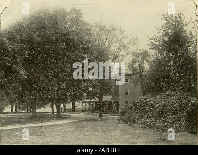 Lansdowne in Vergangenheit und Gegenwart 1888 1908. Hno, Wm. S. Culhane; Aufnahme - Sekretär, Albert J. Crawford; finanzielle Secretar; ^-, Michael J. Nolan; Schatzmeister, Bernard Doherty. Treuhänder: John C, Schappett, Rev. F. J. Markee. Dr. JohnA. McKenna, Bernard Doherty, John J. Manley, jr. ST. PHILOMENAS R.C.Kirche St. Philomenas Römisch-katholischen Kirche wa, s organisiert. Januar 29,1898; der Grundstein wurde am 29. November 1898 festgelegt, und die Kirche dedi war- Mai 27, 1900, 44 LAXBDOWXE VERGANGENHEIT UND PRE.^ ENT Vereine und soziale Verbände. Im Gegensatz zu New York City, die ersten Clubs in Lansdowne gebildet wurden, noch nottaverns Stockfoto