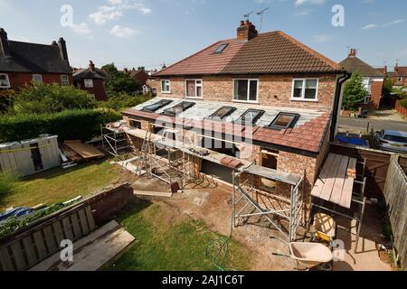 Eine erhöhte Ansicht eines teilweise gebaut hintere Erweiterung Projekt an einem Haus in Cheshire UK Stockfoto