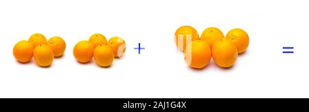 Berechnung von Summen grafisch mit Orangen, Summen von Orangen; mathematische Berechnung nicht abstrakt, sehr real, Orangen hinzufügen, berechnen Sie das Ergebnis der Stockfoto