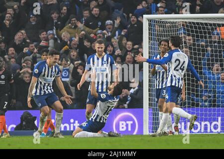 1. Januar 2020, American Express Gemeinschaft Stadium, Brighton und Hove, England; Premier League, Brighton und Hove Albion v Chelsea: Alireza Jahanbakhsh (16) von Brighton & Hove Albion FC celibrates sein grosses Ziel zu machen es-1-1 Credit: Phil Westlake/News Bilder Stockfoto