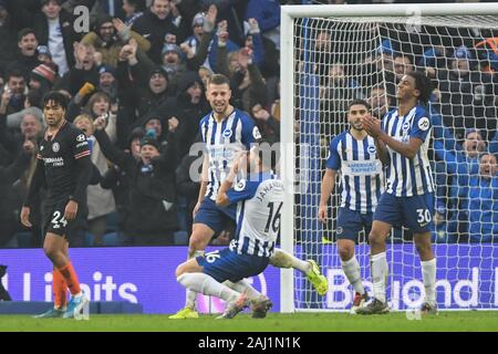 1. Januar 2020, American Express Gemeinschaft Stadium, Brighton und Hove, England; Premier League, Brighton und Hove Albion v Chelsea: Alireza Jahanbakhsh (16) von Brighton & Hove Albion FC celibrates sein grosses Ziel zu machen es-1-1 Credit: Phil Westlake/News Bilder Stockfoto