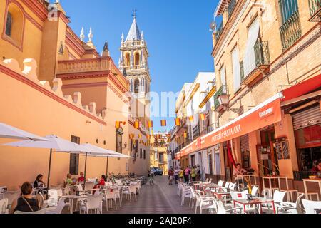 Bar Santa Ana in der Nähe des echten Parroquia de Senora Santa Ana an der Katholischen Kirche in Triana, Sevilla, Spanien, Andalusien, Spanien, Europa Stockfoto