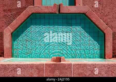 Porto, Portugal - Dezember 29, 2019: Blick von oben auf die Brunnen in Casa de Serralves Parterre, Art Deco. Fundação de Serralves, Serralves Stiftung. Stockfoto