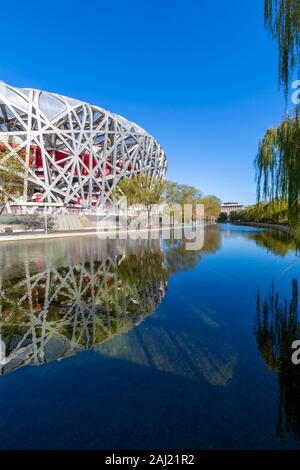 Blick auf das Nationalstadion "Bird's Nest" Olympic Green, Xicheng, Peking, Volksrepublik China, Asien Stockfoto