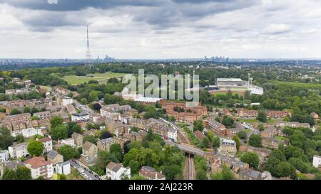 Crystal Palace, London Großbritannien mit seinem hohen Fernsehturm Sender Stockfoto