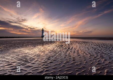 Barsch Rock Leuchtturm bei Sonnenuntergang, New Brighton, Cheshire, England, Vereinigtes Königreich, Europa Stockfoto