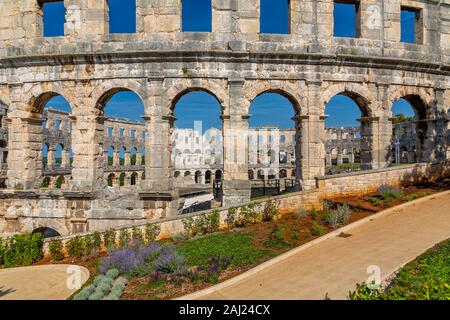 Blick auf das römische Amphitheater, Pula, Istrien, Kroatien, Adria, Europa Stockfoto