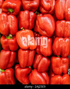 Paprika in einem Stapel bereit zum Verkauf. Stockfoto