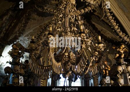 Knochen im nahen Sedlec Beinhaus, Kutna Hora, Tschechien, bestehend aus zumeist Schädeln und beinknochen Dezember 22, 2019 Stockfoto