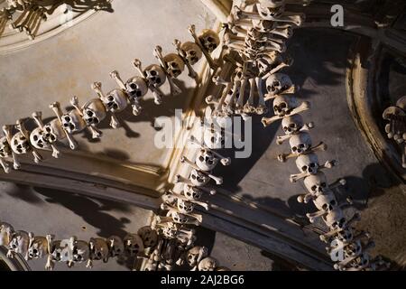Der Tschechischen Republik. Kutna Hora. Schädel und Knochen im Beinhaus in Kutna Hora 22. Dezember, 2019 Stockfoto