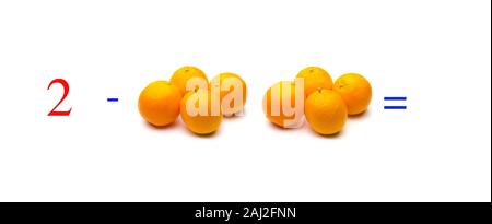 Einfache Subtraktion Probleme mit Orangen, mathematische Probleme für Kinder, die studieren und möchten Mathematik und Analysis zu lernen; Lernen, mit fru zu subtrahieren Stockfoto