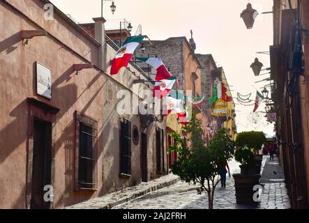 San Miguel de Allende Straße mit Kopfsteinpflaster, Mexiko. Weltkulturerbe Stockfoto